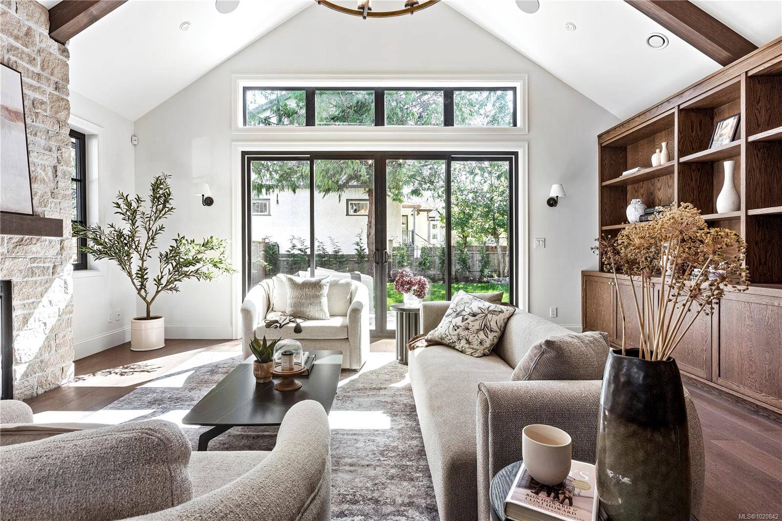 Oak Bay, BC V8S 2W1,2189 BeaverBrooke St