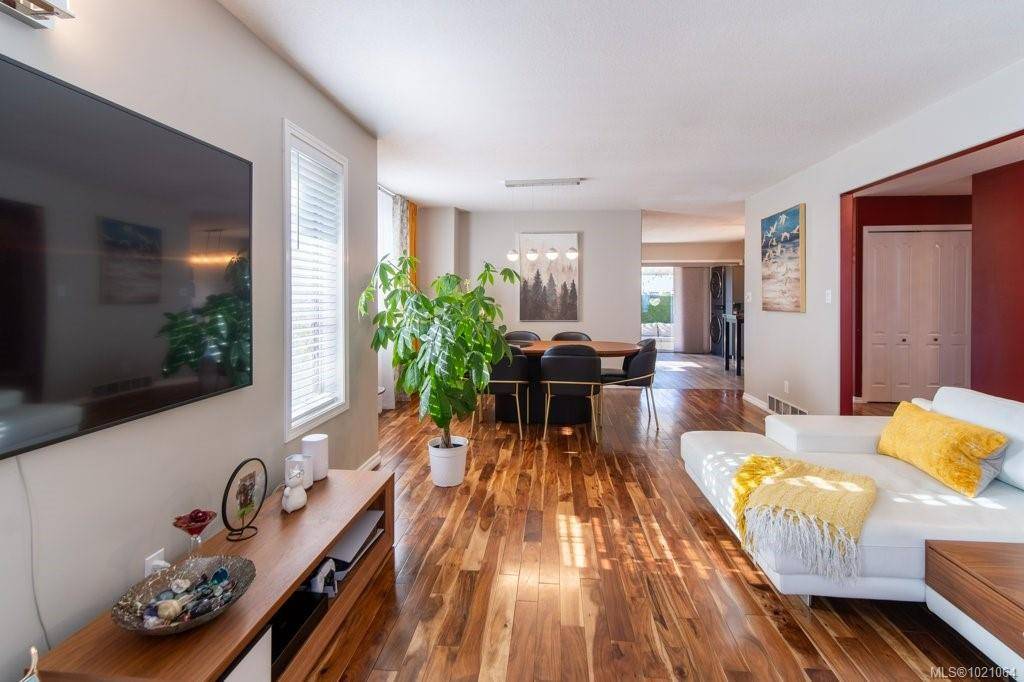 Duncan, BC V9L 2L9,749 Marchmont Rd