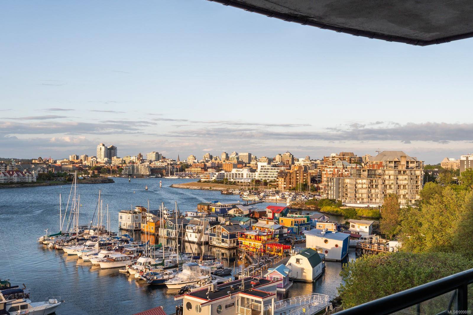 Victoria, BC V8V 4Z9,21 Dallas Rd #821