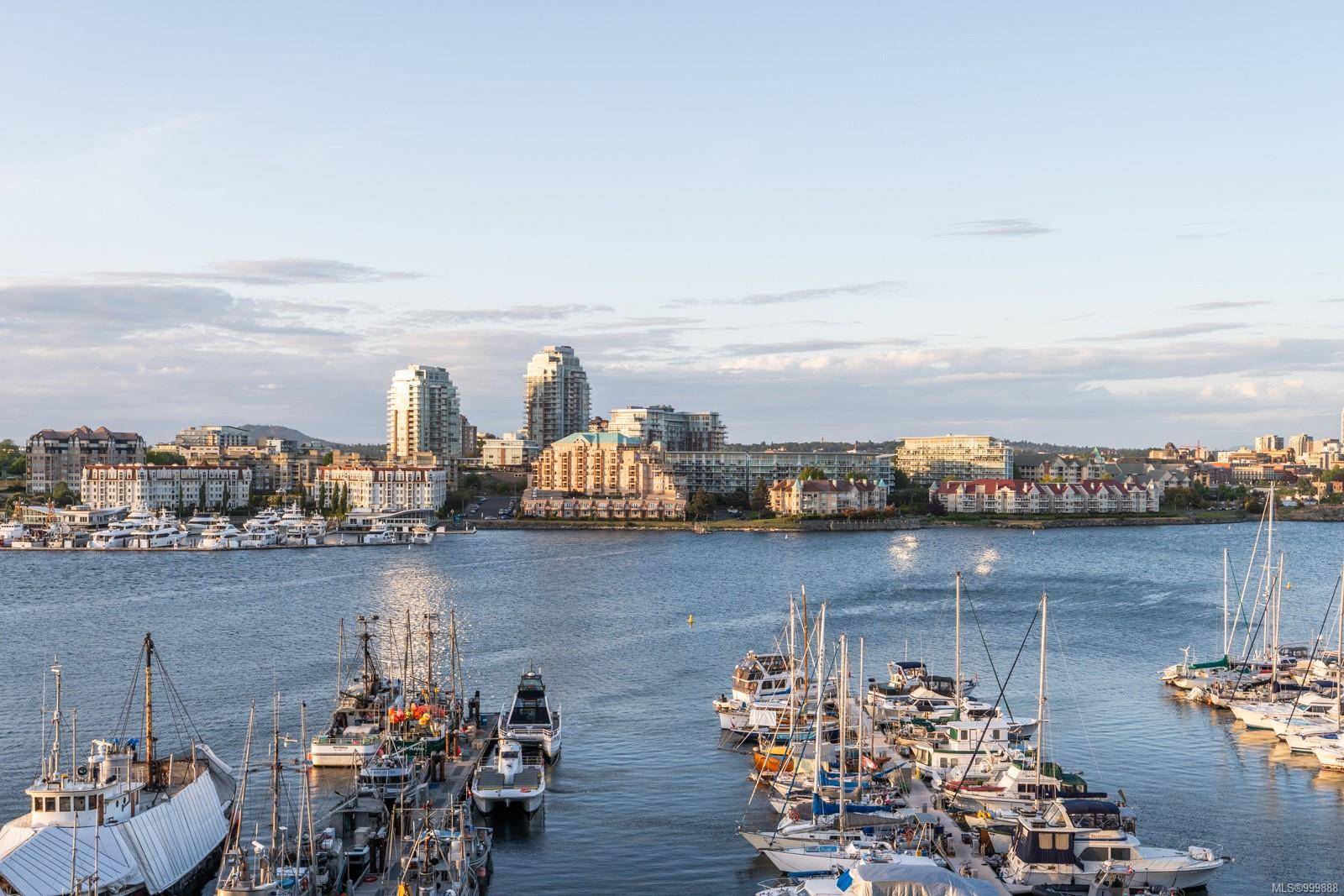 Victoria, BC V8V 4Z9,21 Dallas Rd #821