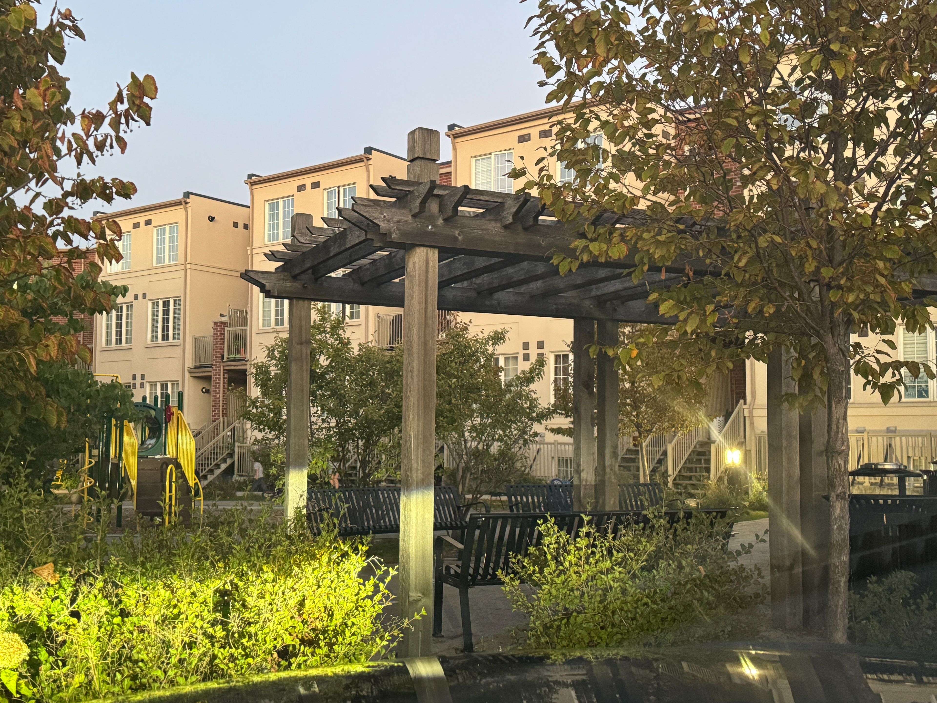 Toronto E10, ON M1C 2P5,29 Island RD #15