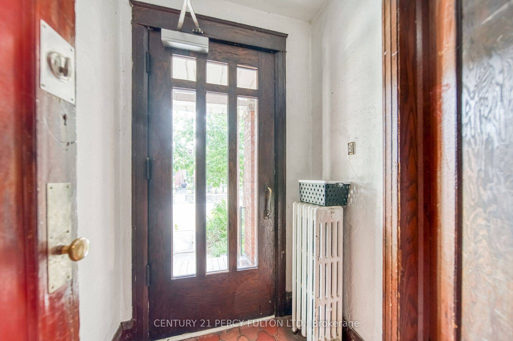 Toronto E02, ON M4E 2X1,48-50 Scarboro Beach BLVD