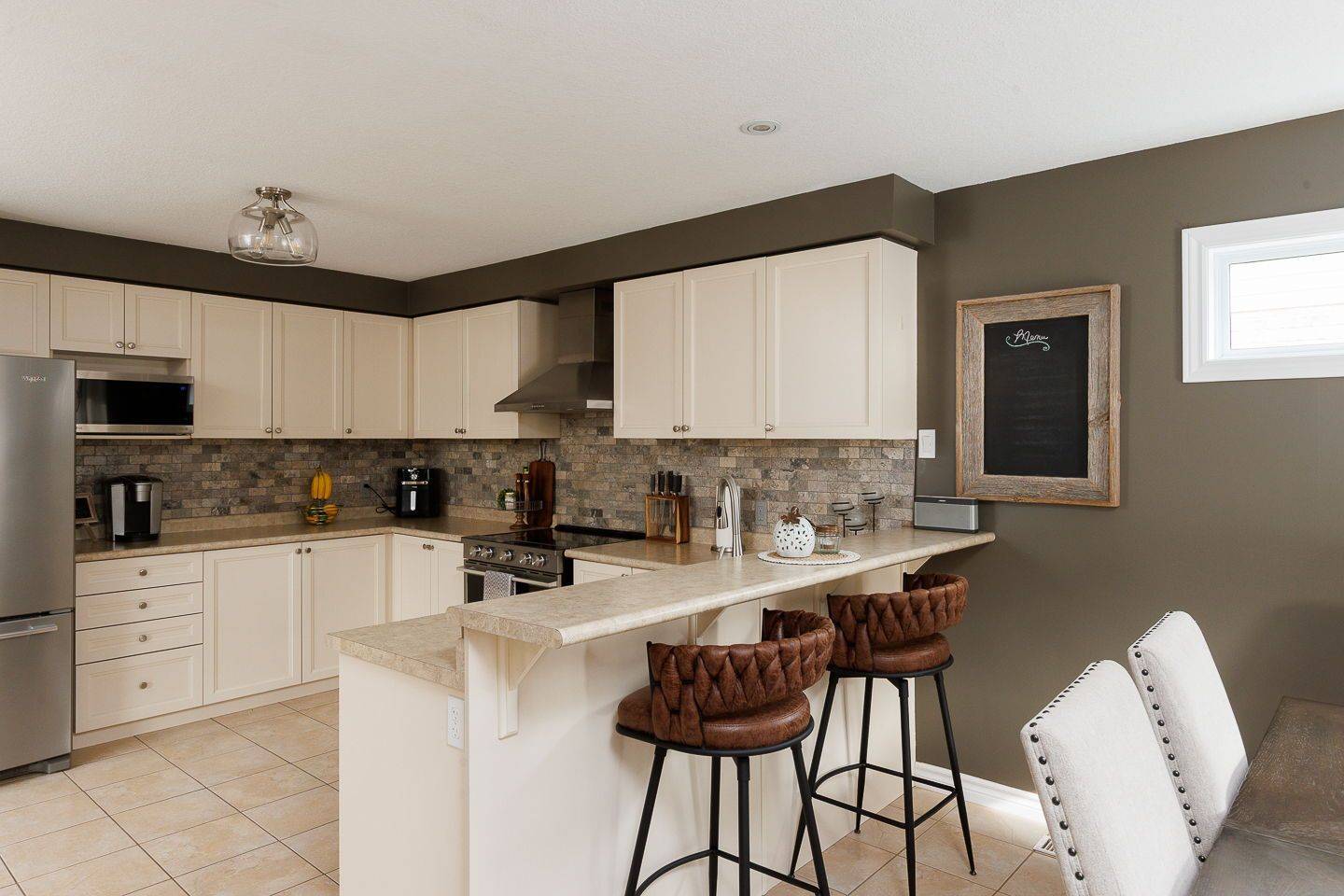 London South, ON N6M 0B3,2459 Asima DR