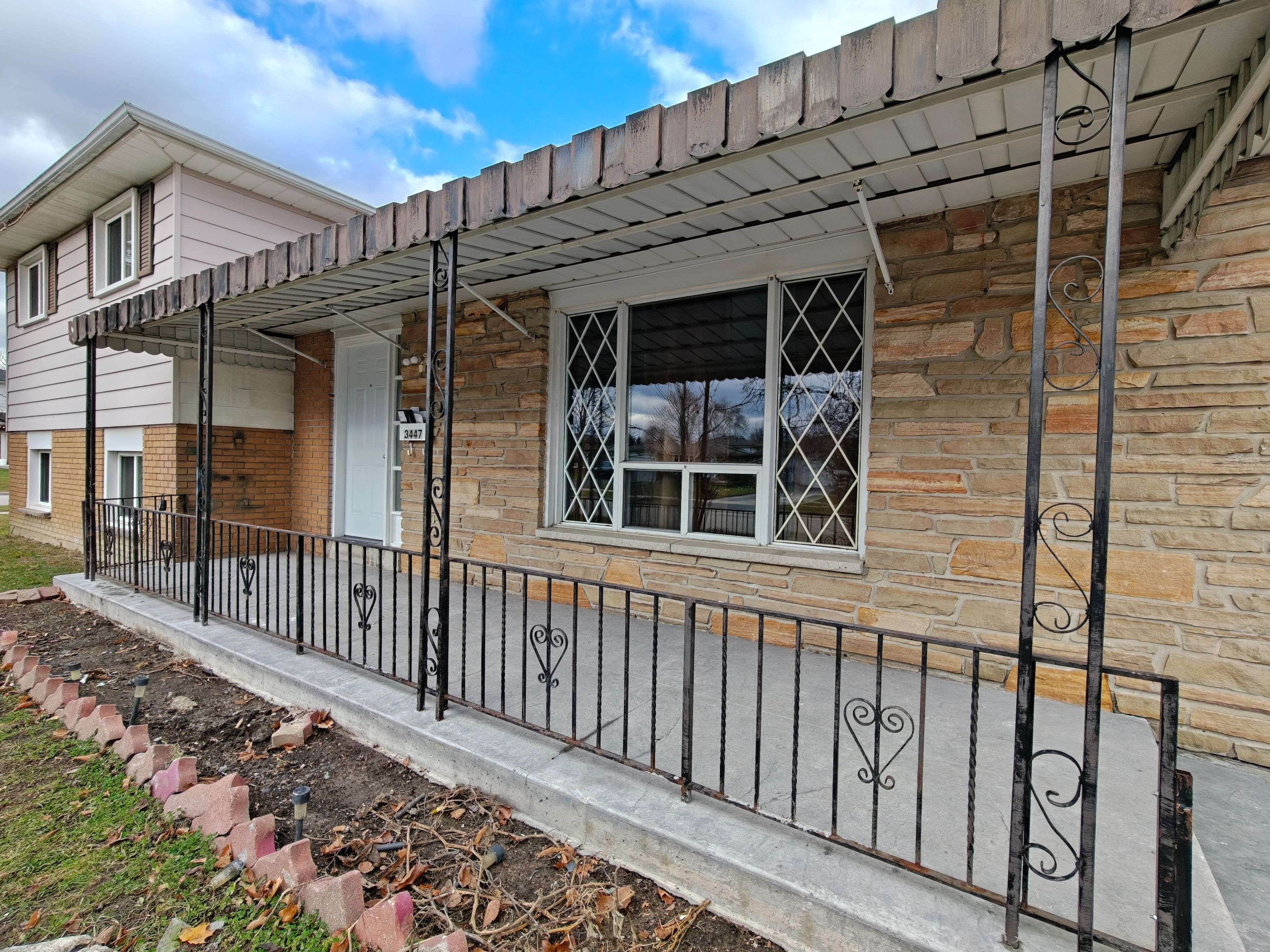 Mississauga, ON L4T 3E6,3447 Monica DR