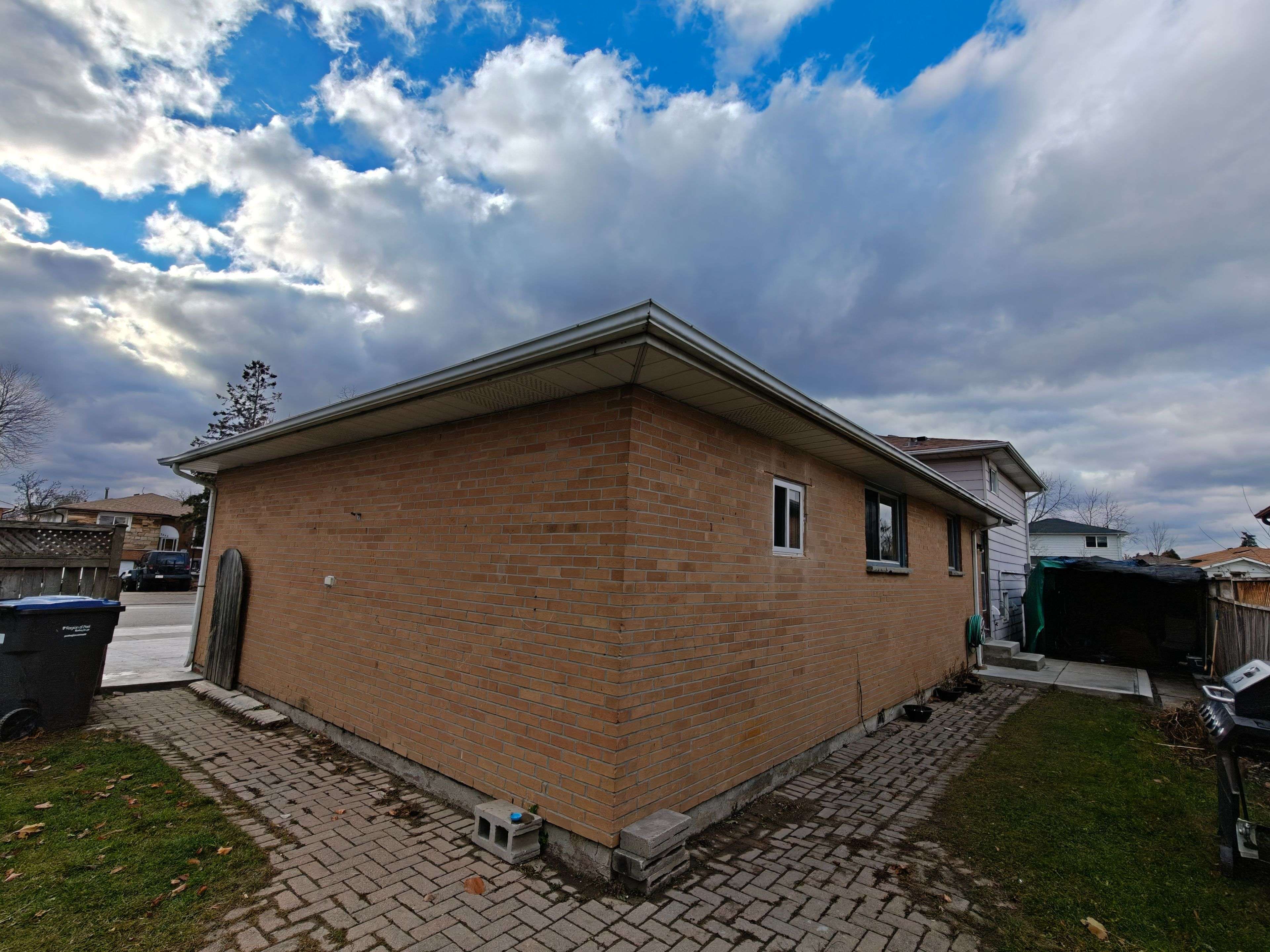 Mississauga, ON L4T 3E6,3447 Monica DR