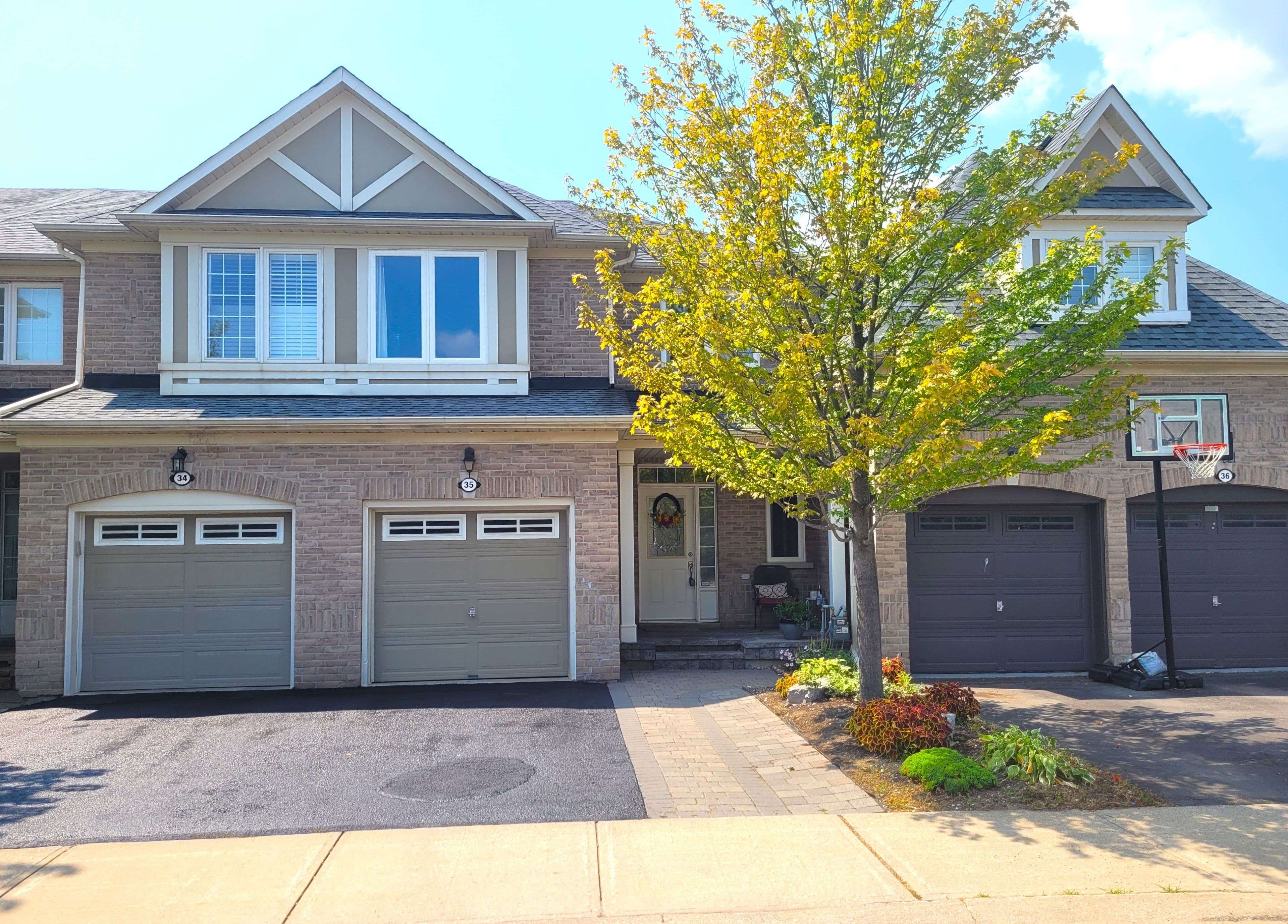 Oakville, ON L6M 5C8,2295 Rochester CIR #35