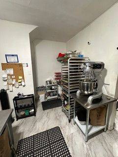 West Centre Town, ON K1Y 2E5,1055 Somerset ST W