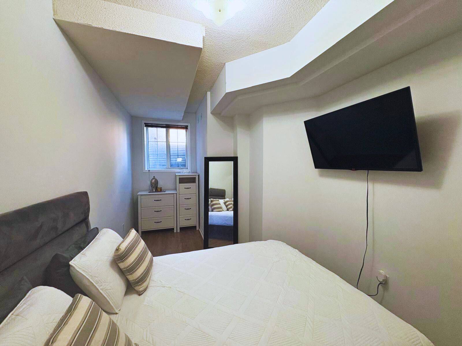 Mississauga, ON L5B 4K1,601 Shoreline DR #145