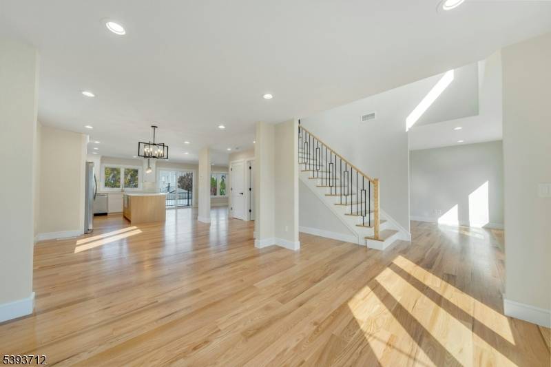 Wallington Boro, NJ 07057,25A Pulaski Ave #A