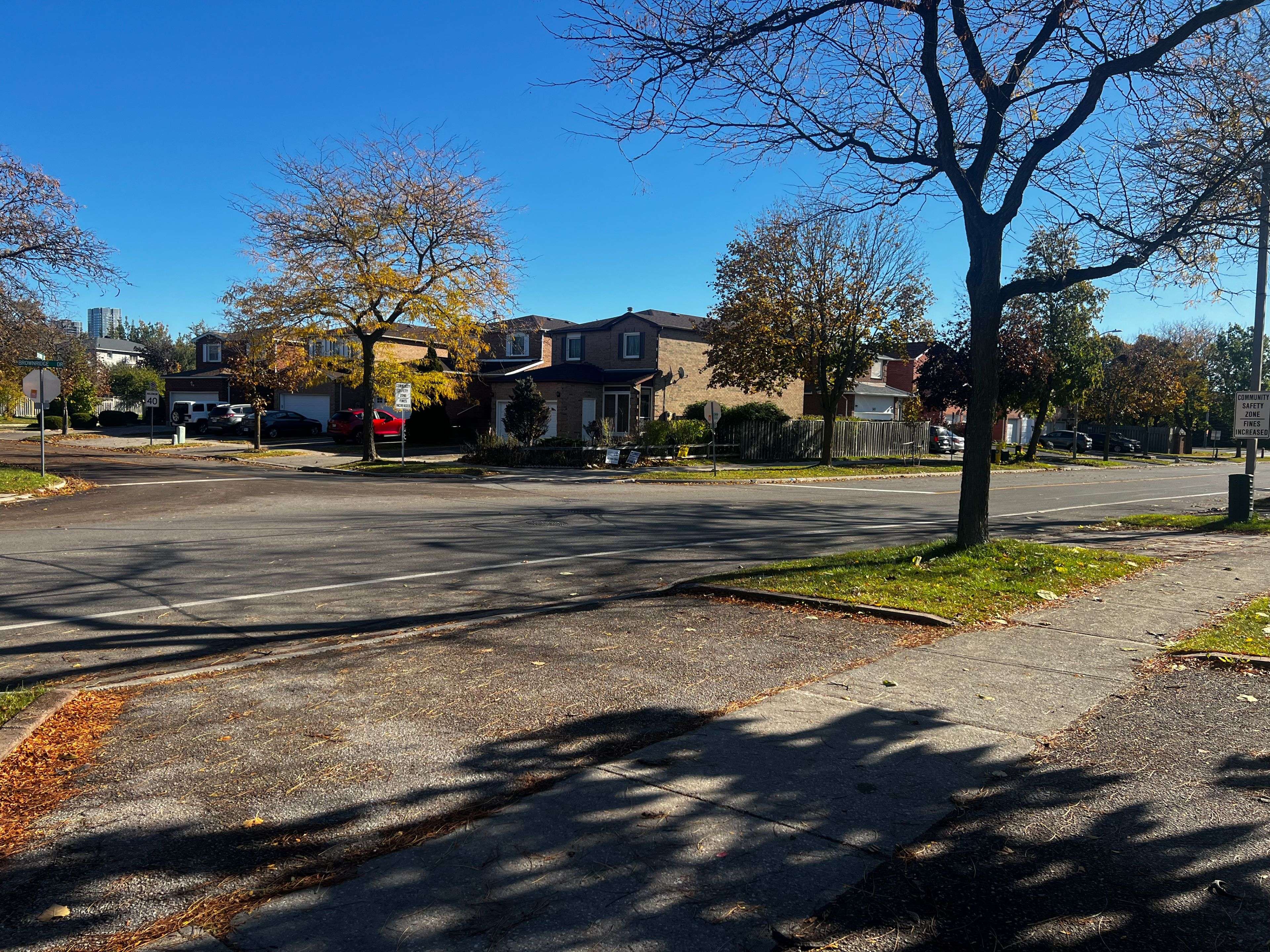 Vaughan, ON L4J 6B5,568 Brownridge DR #Lower