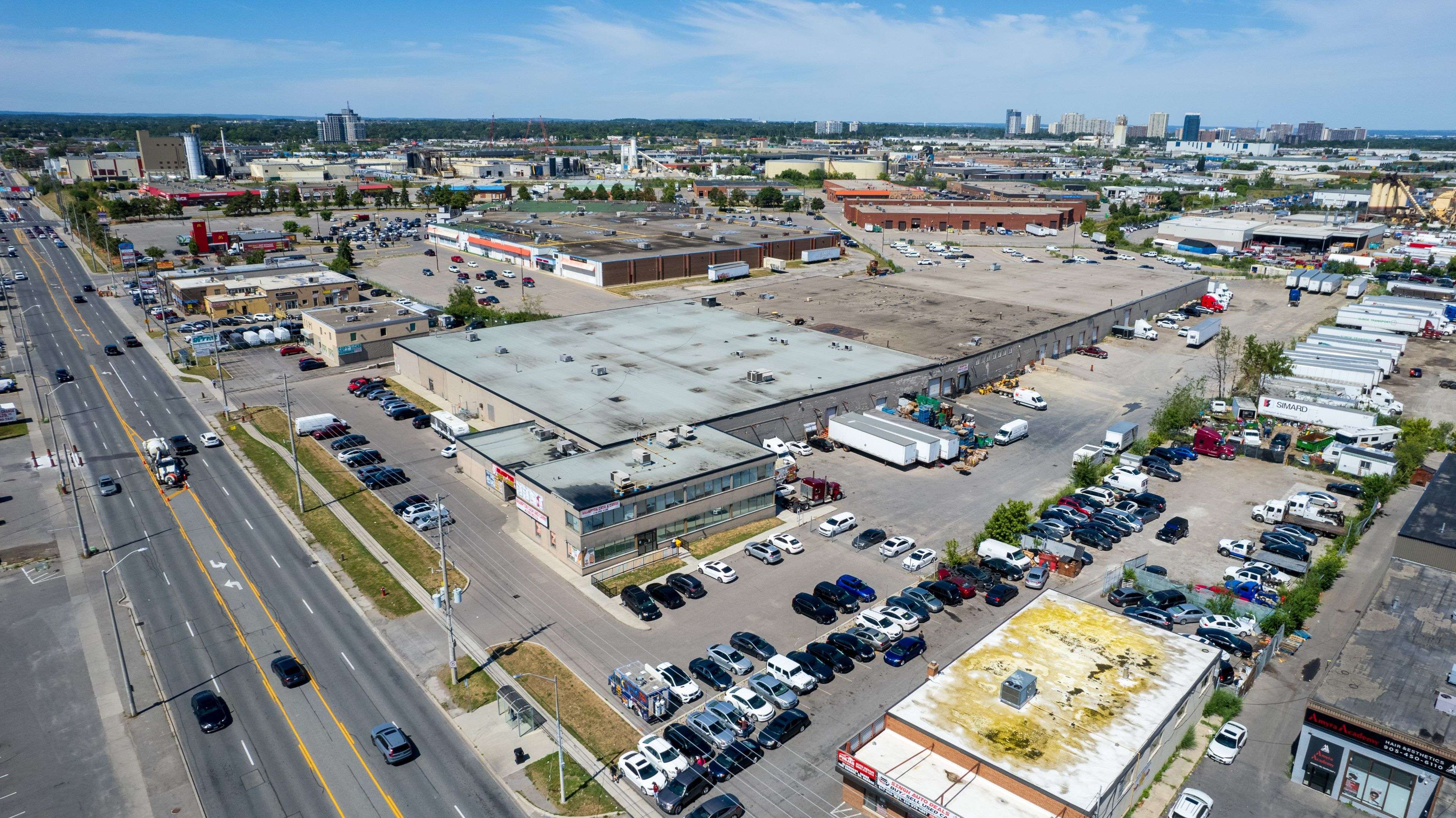 Brampton, ON L6W 3E7,100 Kennedy RD S