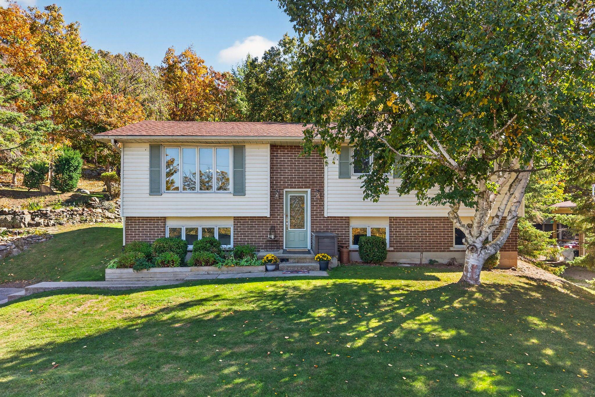 Kingston, ON K7L 5H6,3127 2 HWY