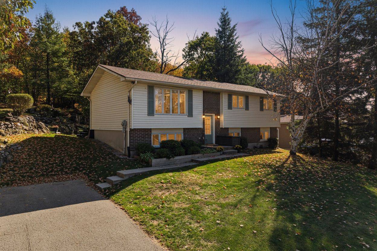 Kingston, ON K7L 5H6,3127 2 HWY