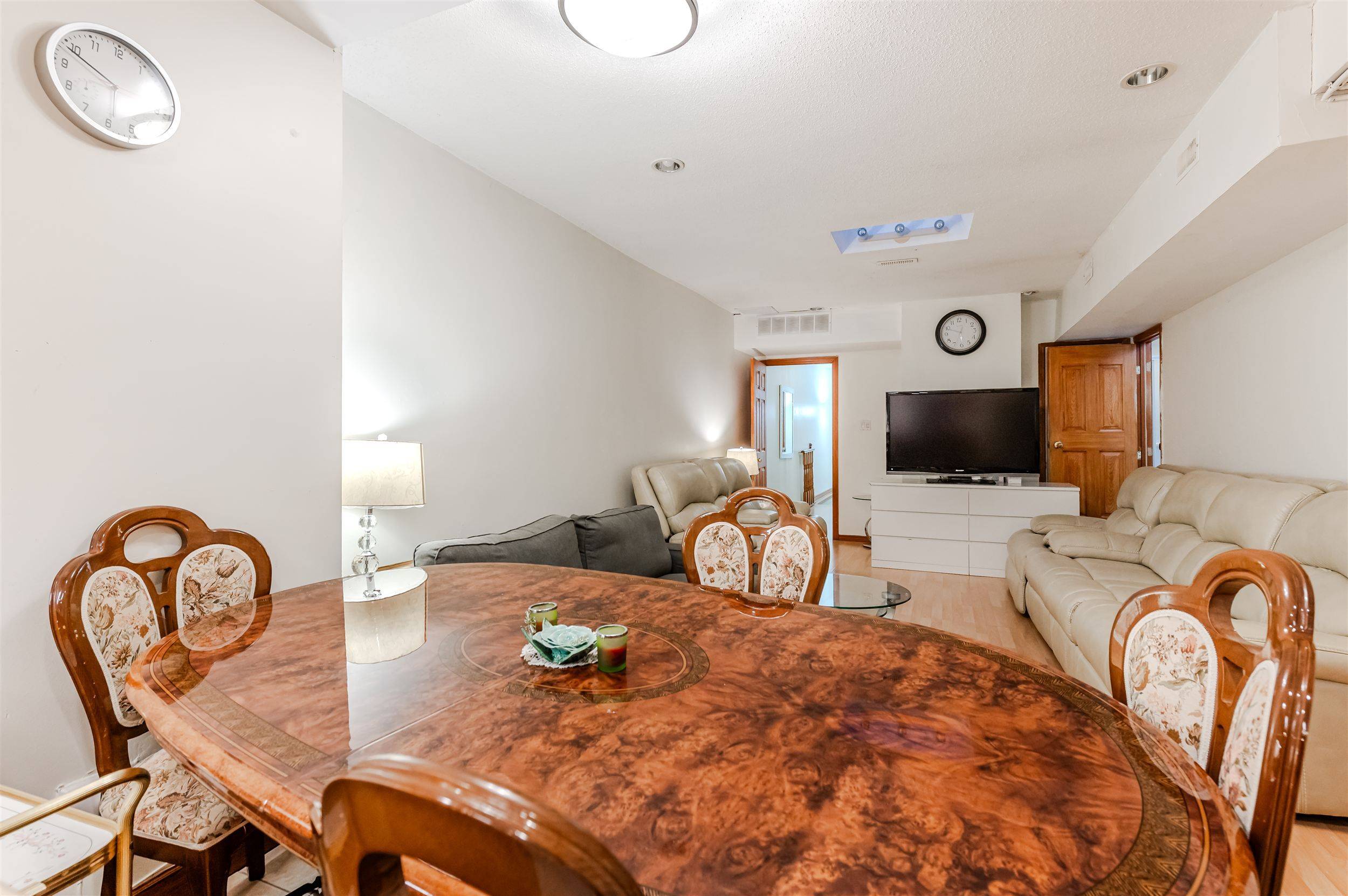 Toronto E01, ON M4L 1Z4,1394 Gerrard ST E