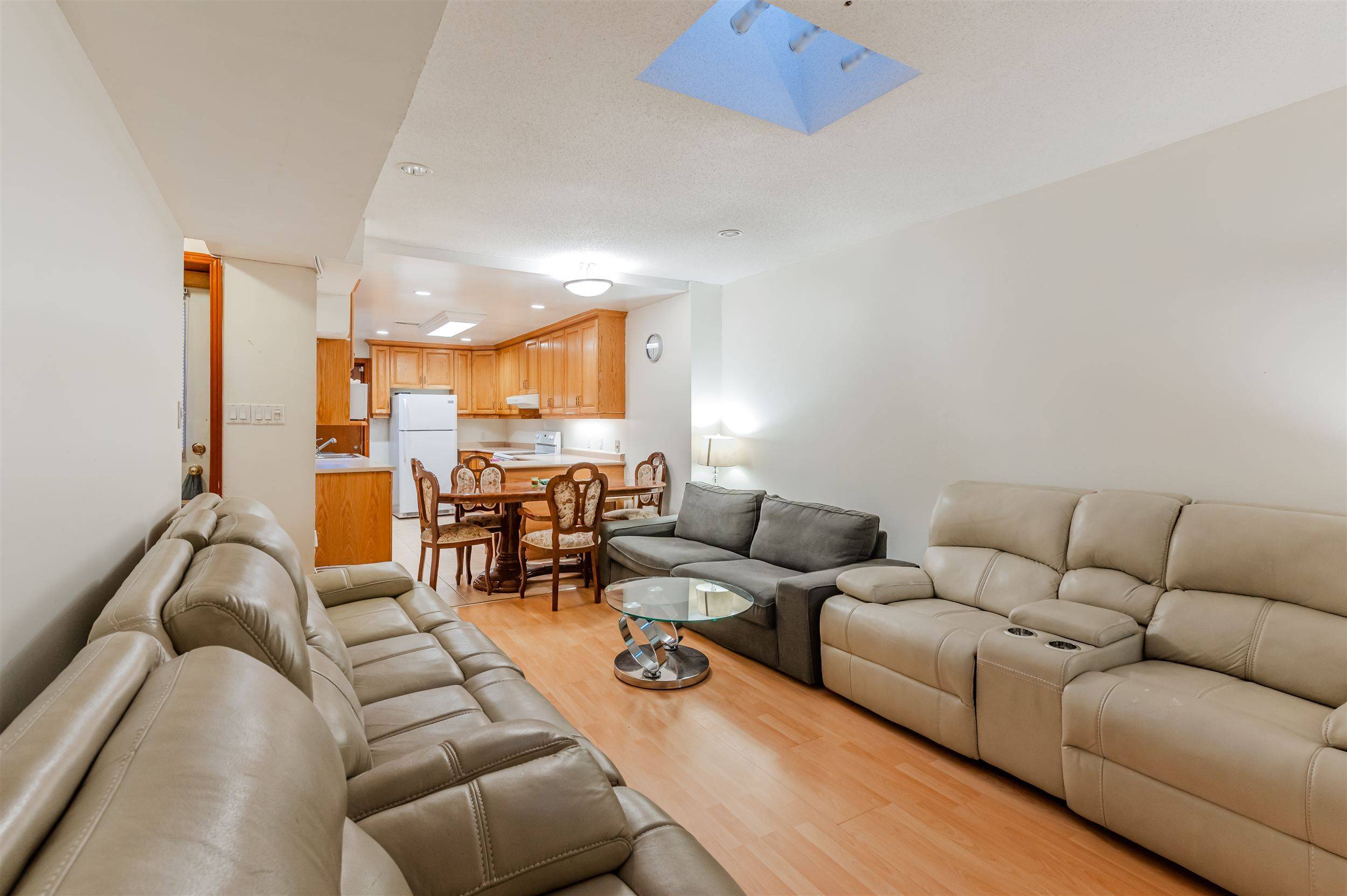 Toronto E01, ON M4L 1Z4,1394 Gerrard ST E