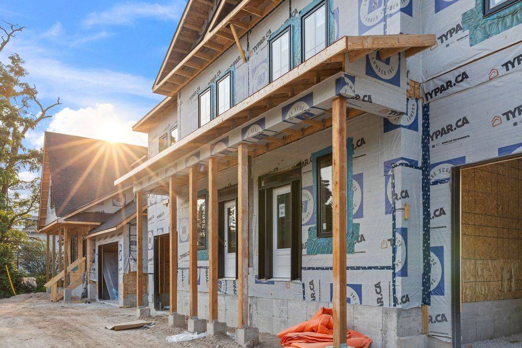 Collingwood, ON L9Y 2R7,400 Maple ST #Lot 8 L