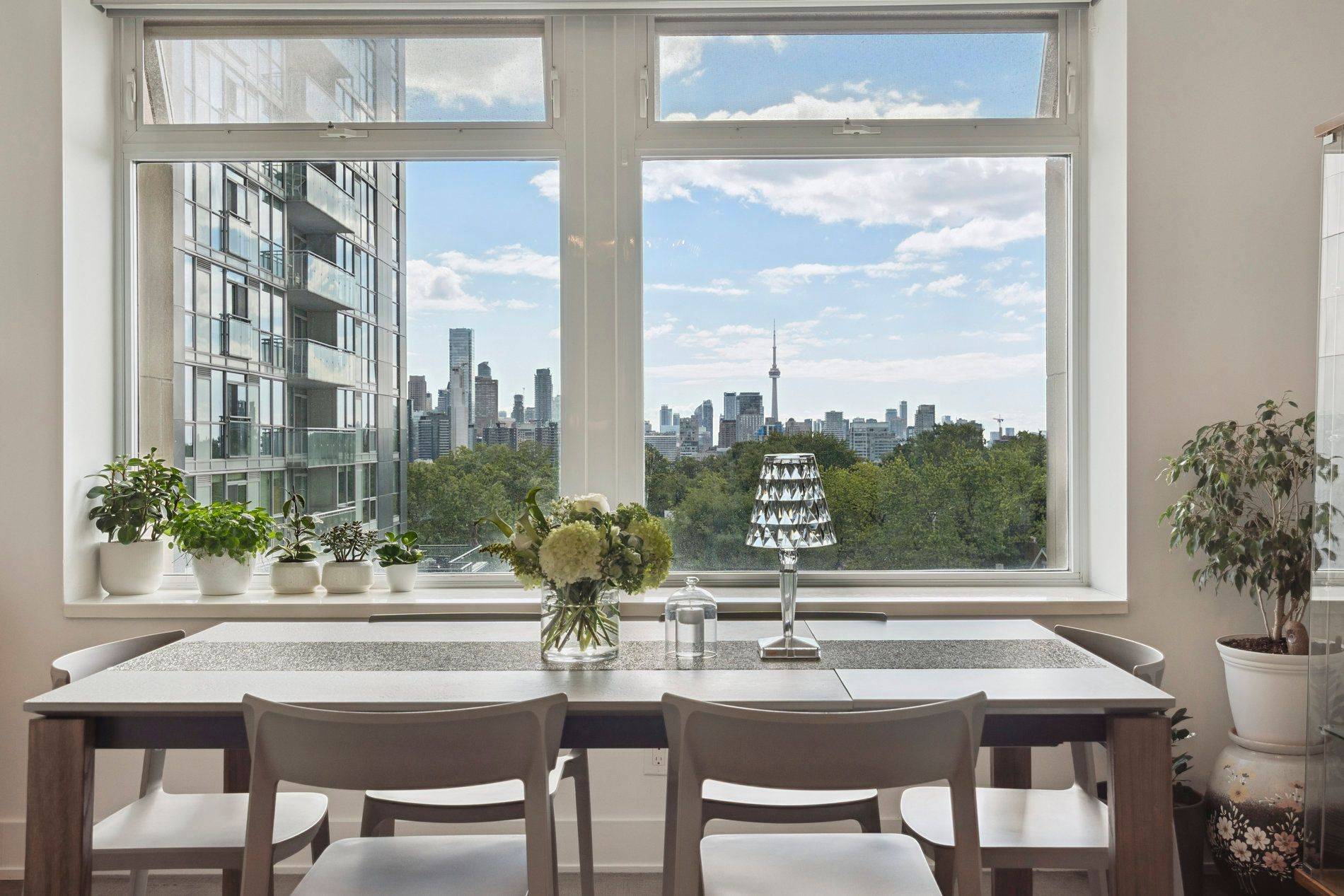 Toronto C02, ON M4V 1N5,111 St Clair AVE W #610