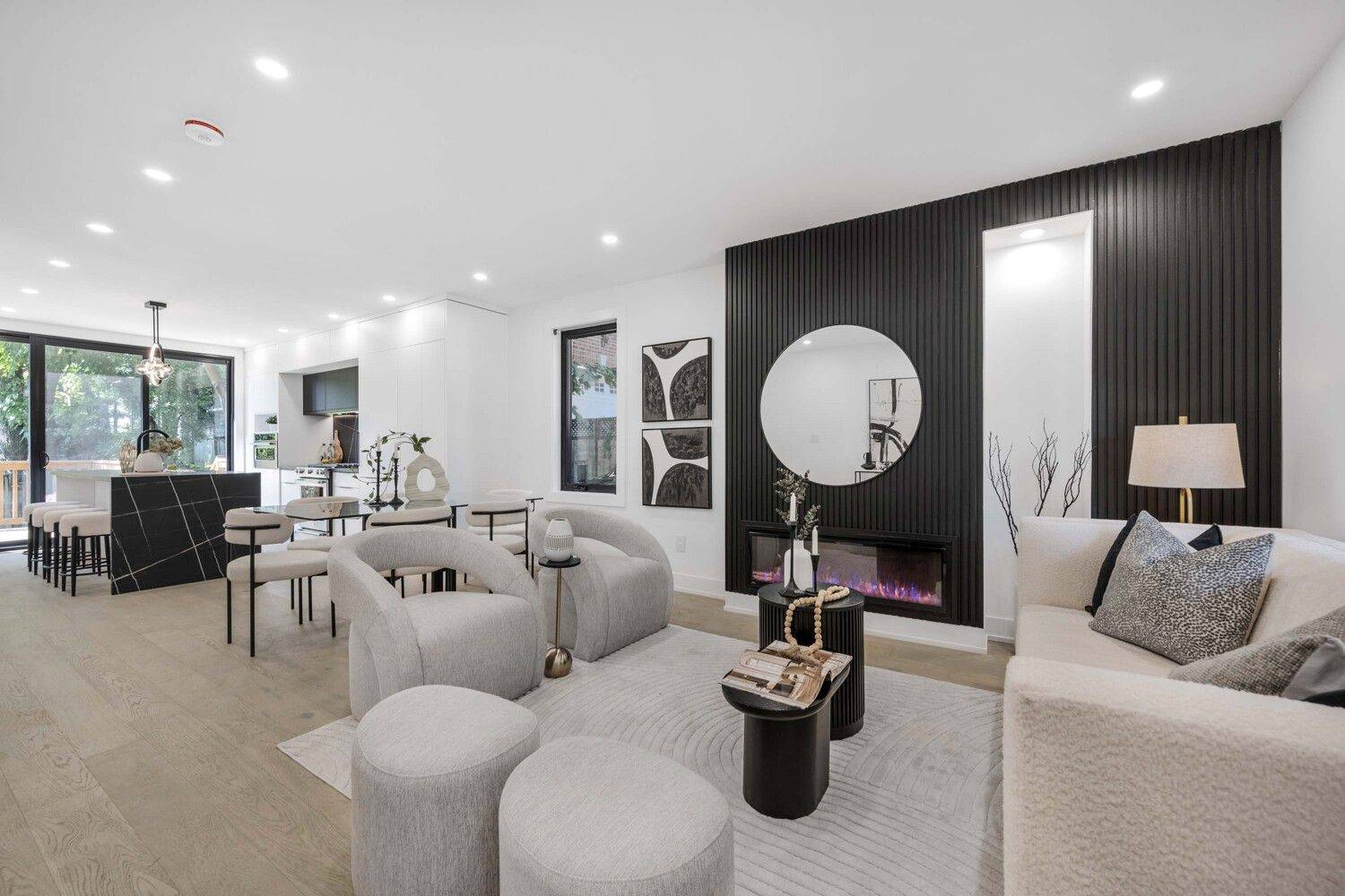 Toronto E02, ON M4E 2P8,324 Lee AVE