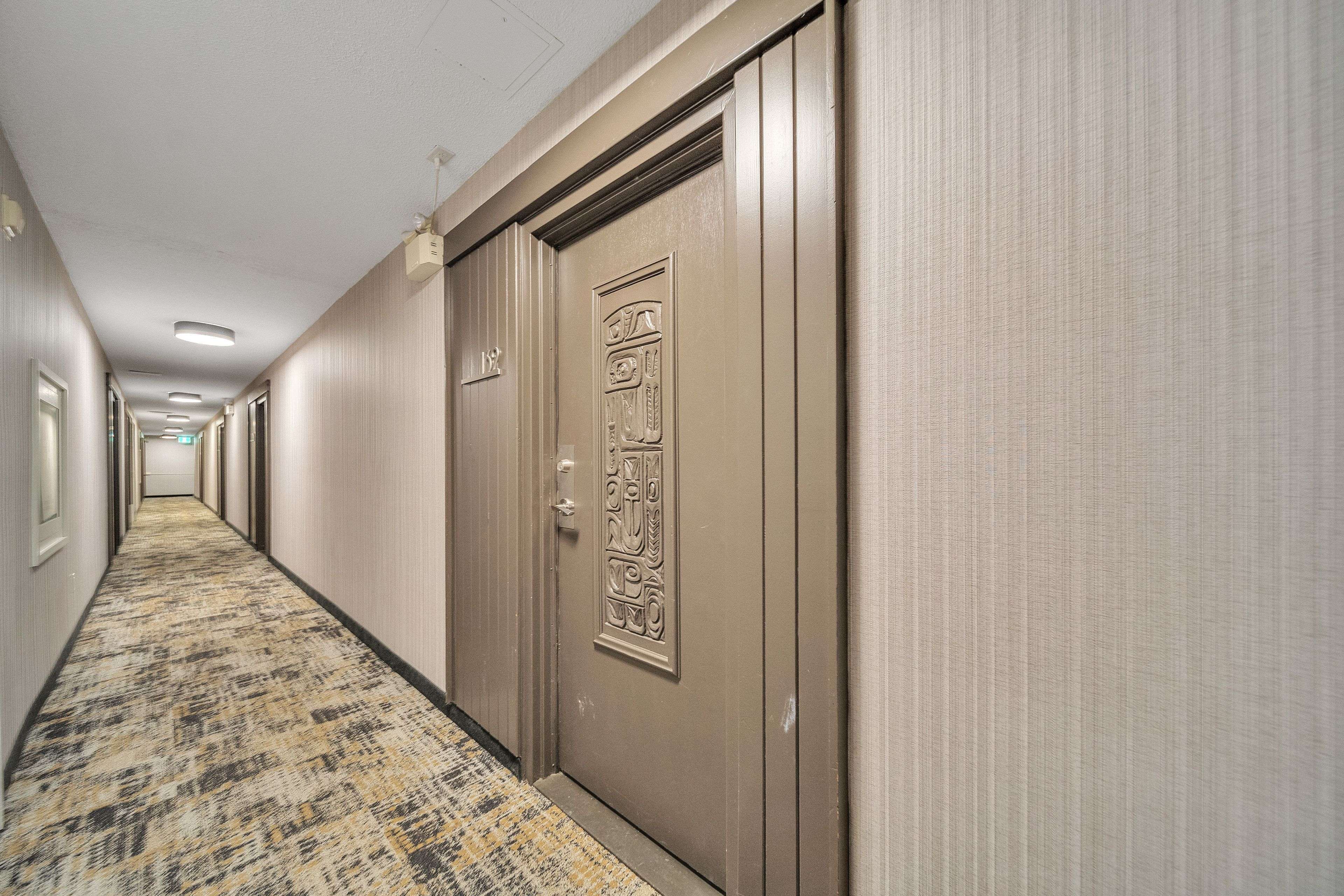 Oakville, ON L6H 2P3,1058 Falgarwood DR #132