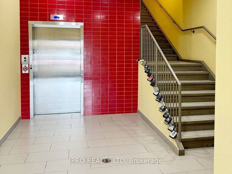 Toronto E04, ON M1L 0H2,69 Lebovic AVE #D201