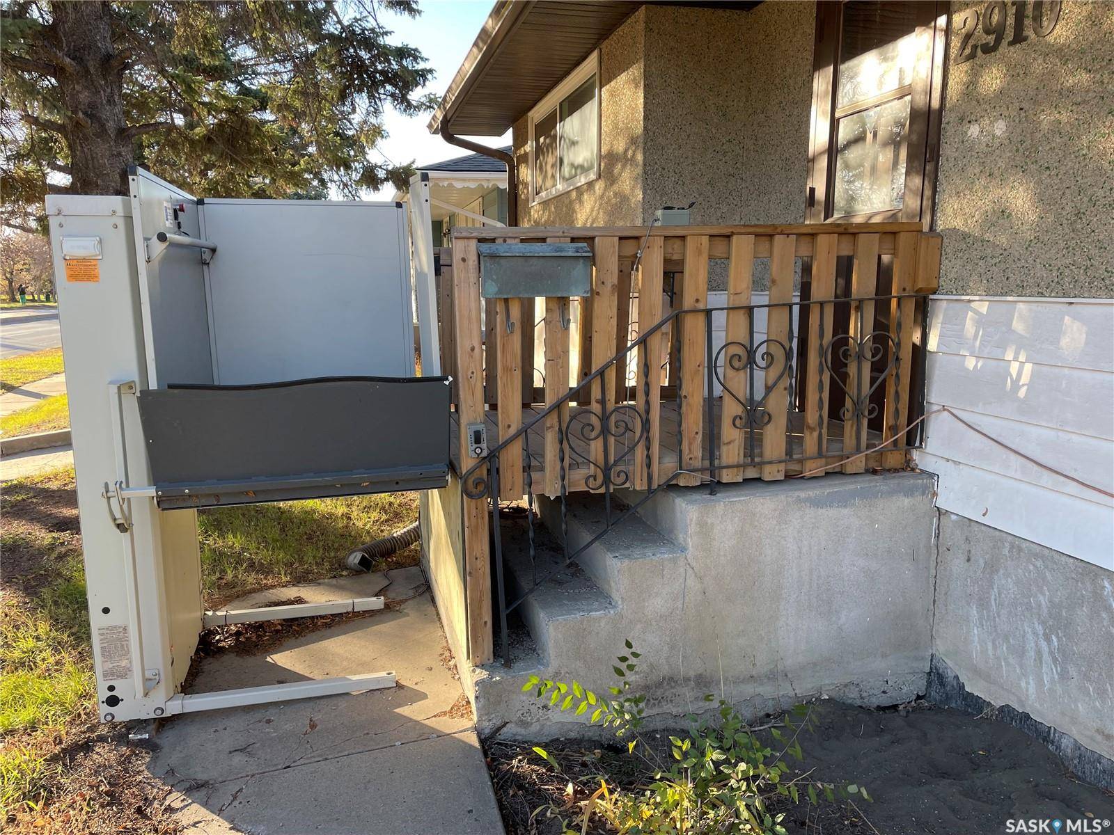 Regina, SK S4R 3J5,2910 Avonhurst DRIVE