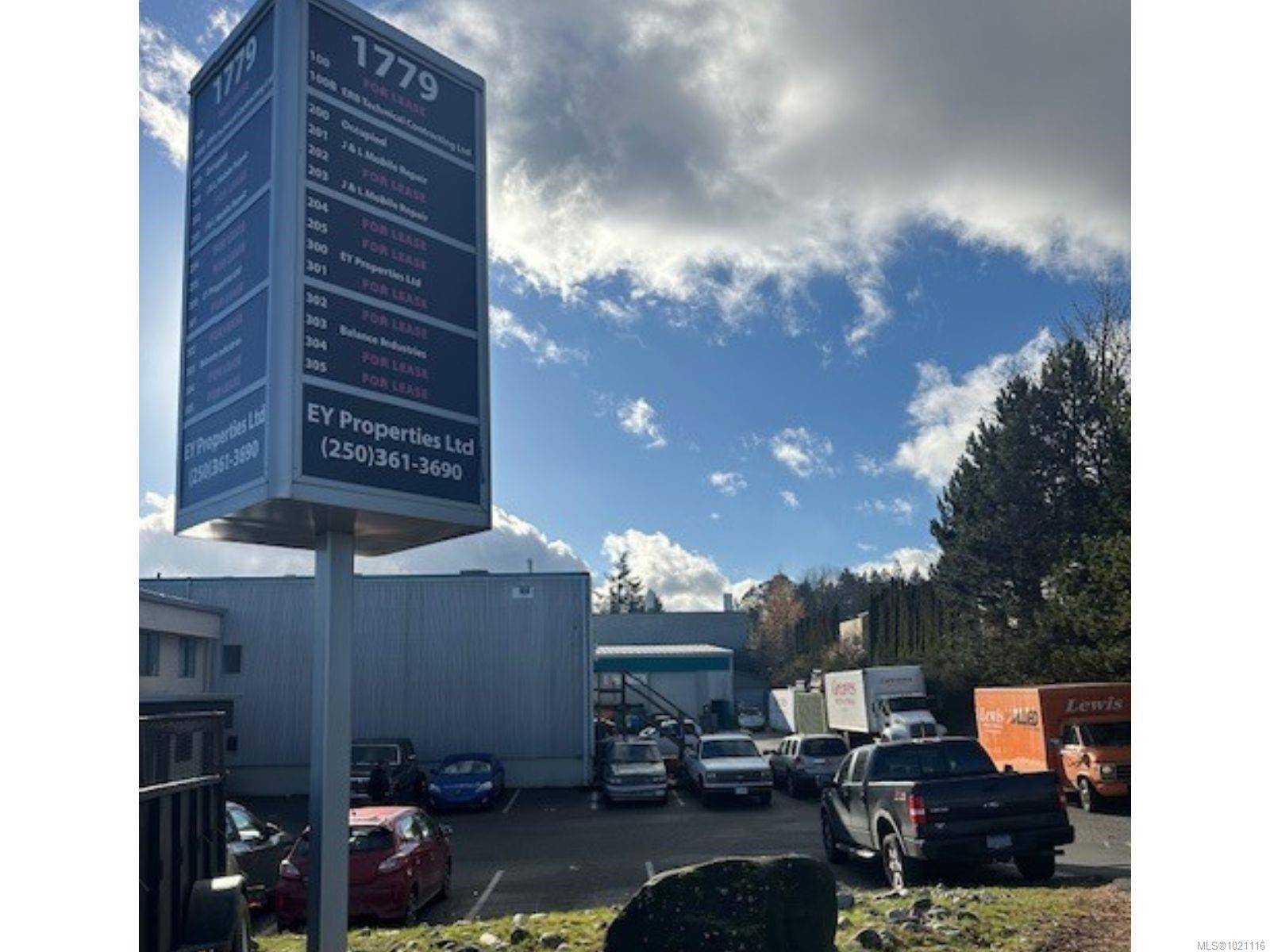 Central Saanich, BC V8M 1X6,1779 Sean Hts #302 & 303