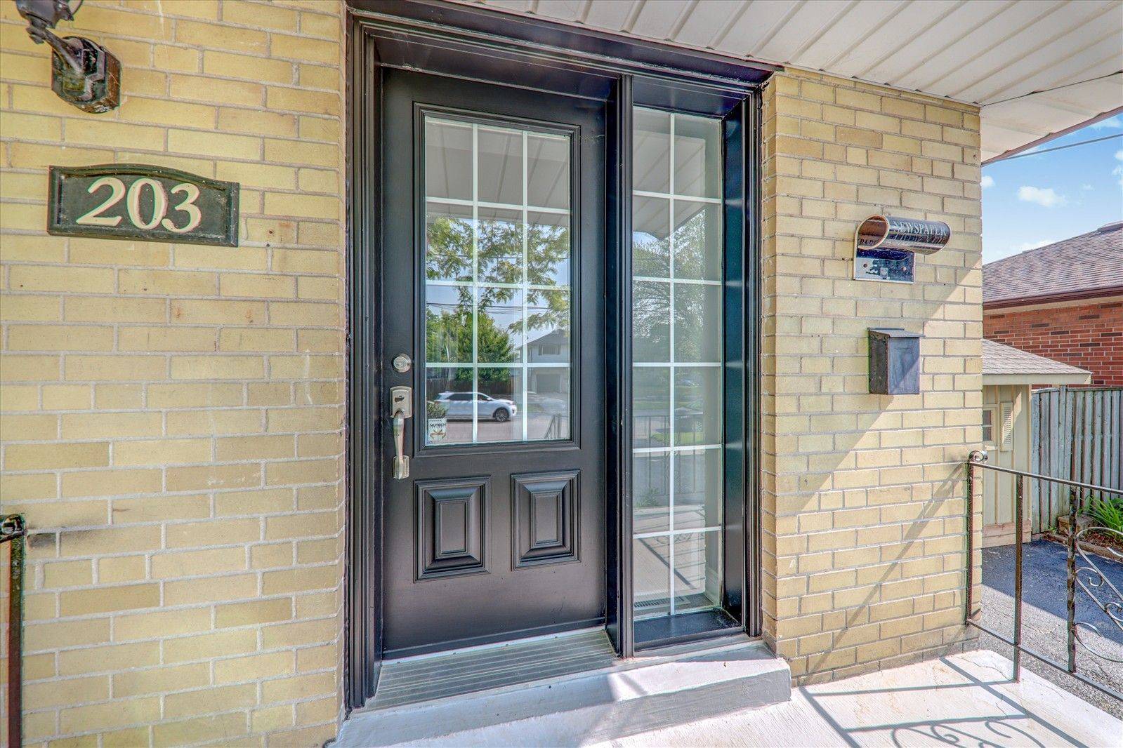 Whitby, ON L1N 3S4,203 Crawforth ST