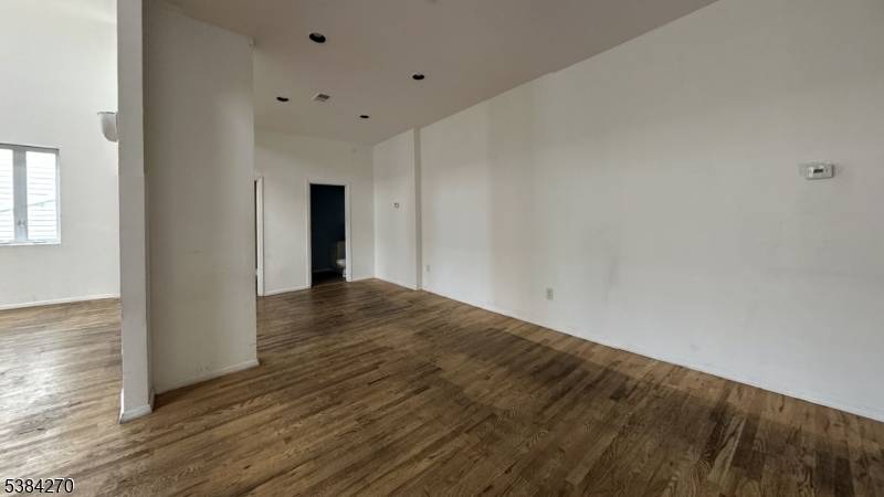 Jersey City, NJ 07304,427 Martin Luther King Jr Dr