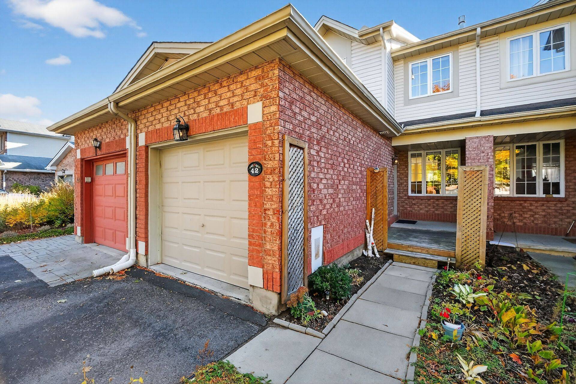 Overbrook - Castleheights And Area, ON K1K 4R8,42 COLLEGE CIR