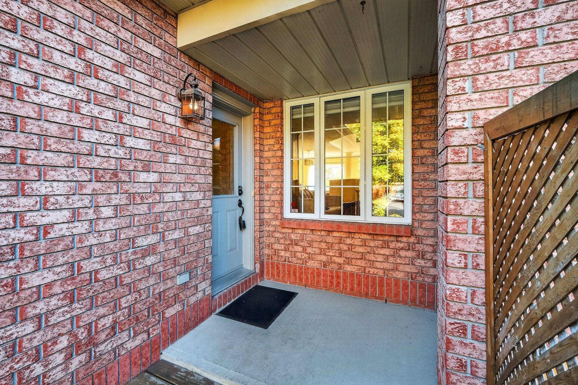 Overbrook - Castleheights And Area, ON K1K 4R8,42 COLLEGE CIR