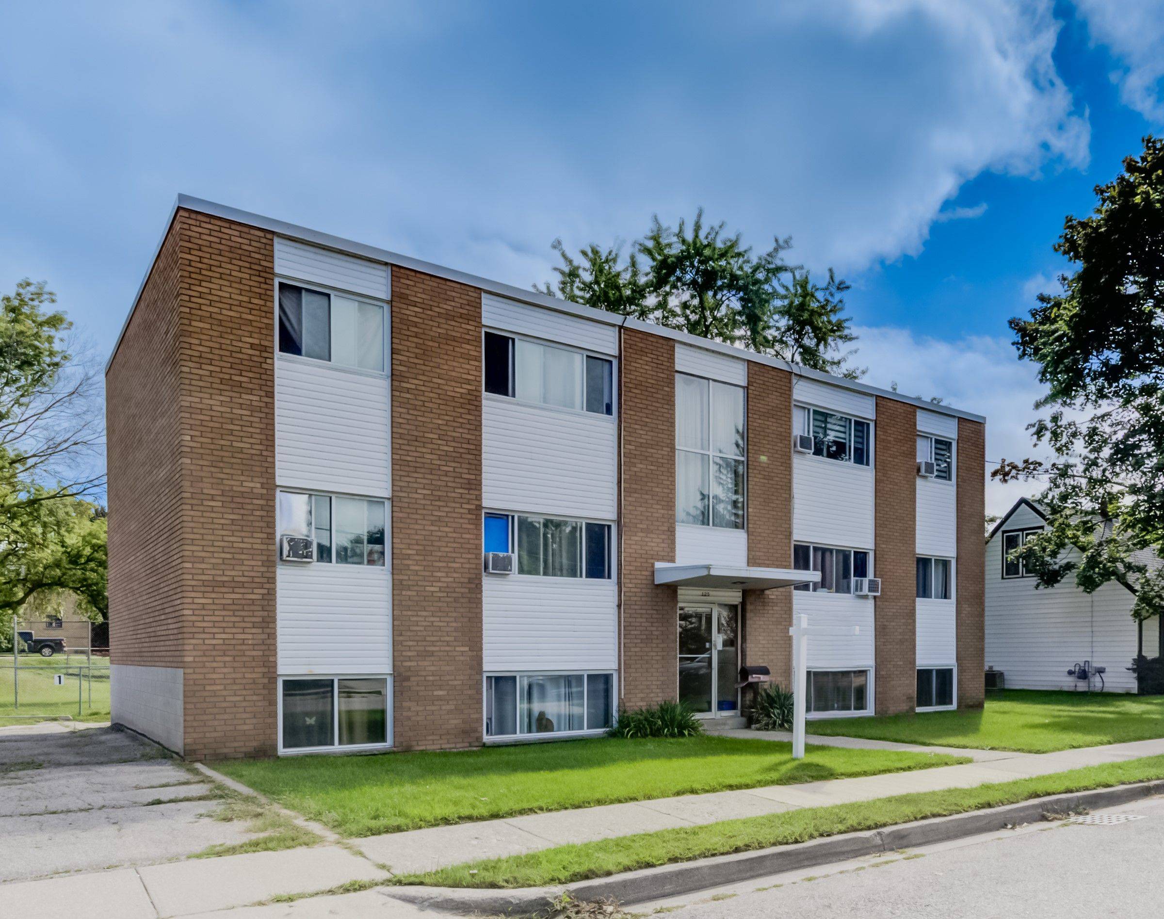 Cambridge, ON N3H 4B4,125 Schlueter ST