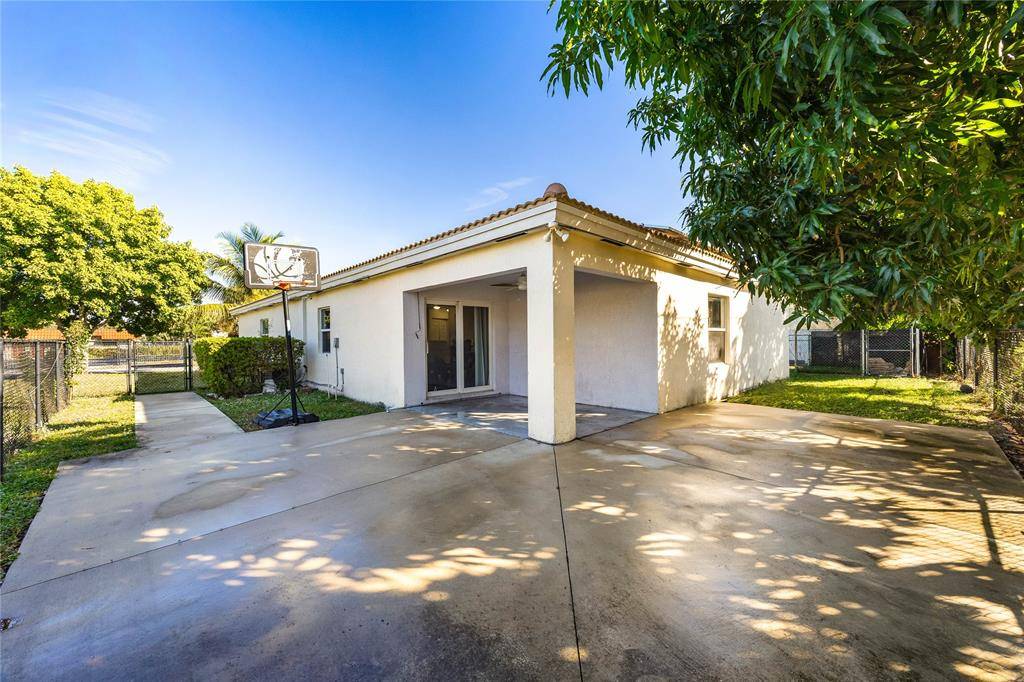 Lauderhill, FL 33313,5408 NW 18th Pl