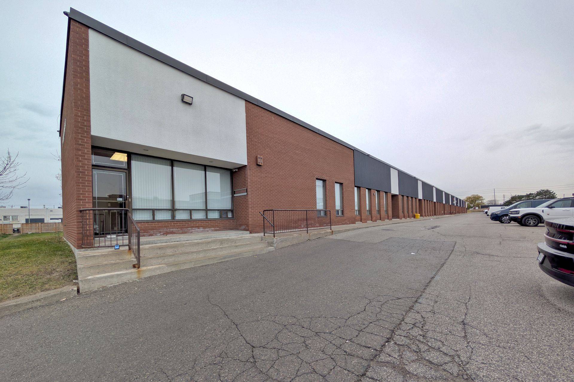 Toronto W10, ON M9V 4A8,20 Baywood RD #1-2