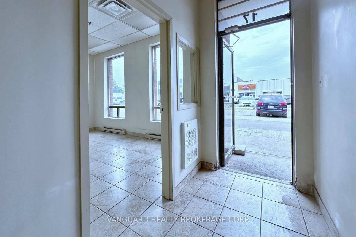 Toronto W10, ON M9V 4A8,20 Baywood RD #2