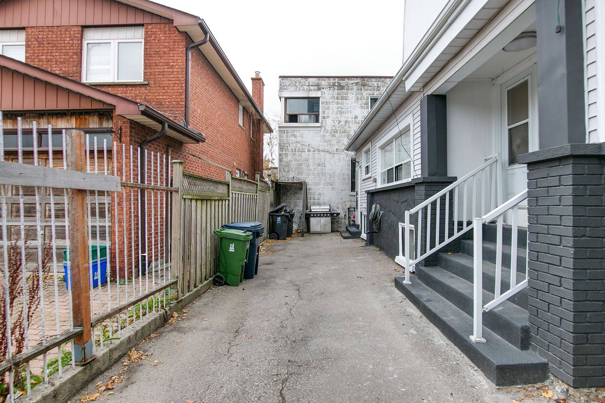 Toronto W06, ON M8W 3J4,80 Long Branch AVE