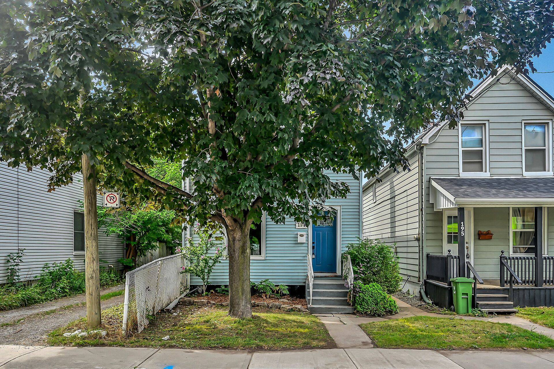 Hamilton, ON L8L 7K2,193 Glendale AVE N