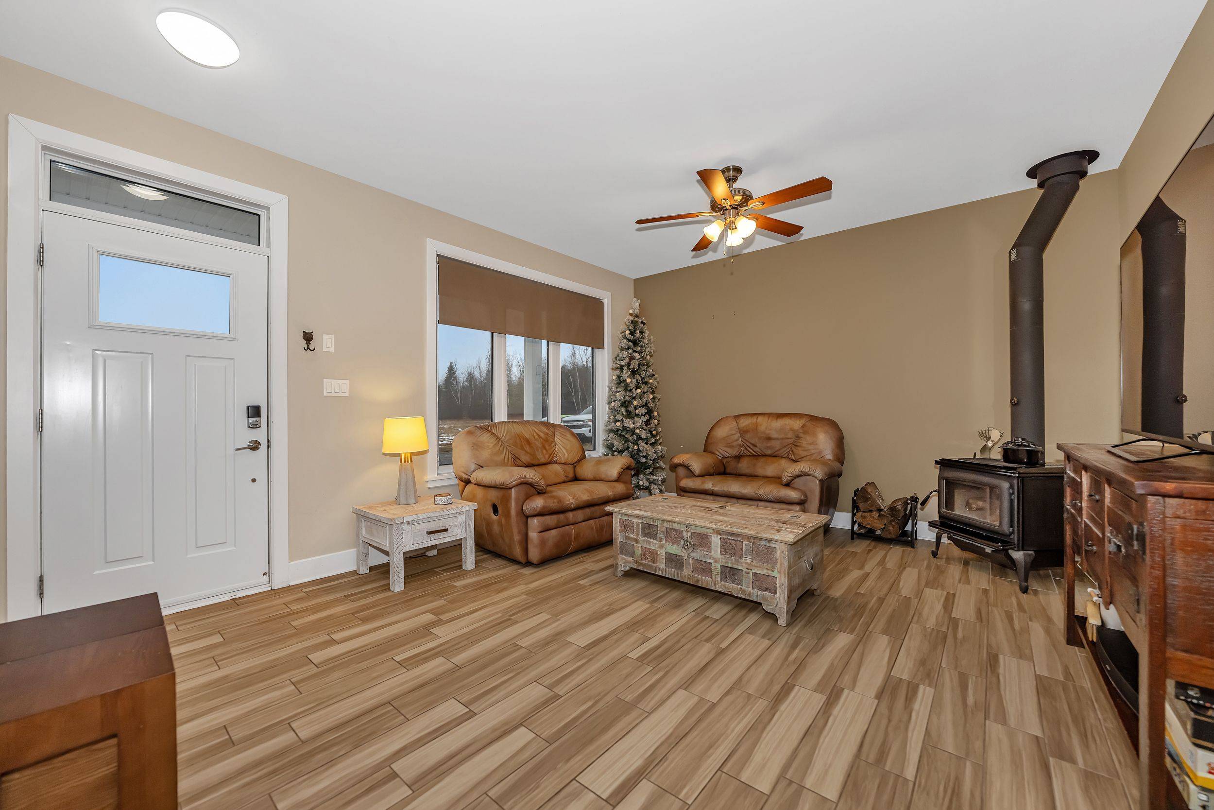 Merrickville-wolford, ON K0G 1N0,998 Pioneer RD