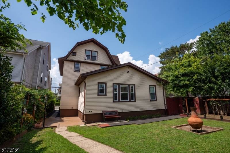 Lyndhurst Twp., NJ 07071,325 Valley Brook Ave