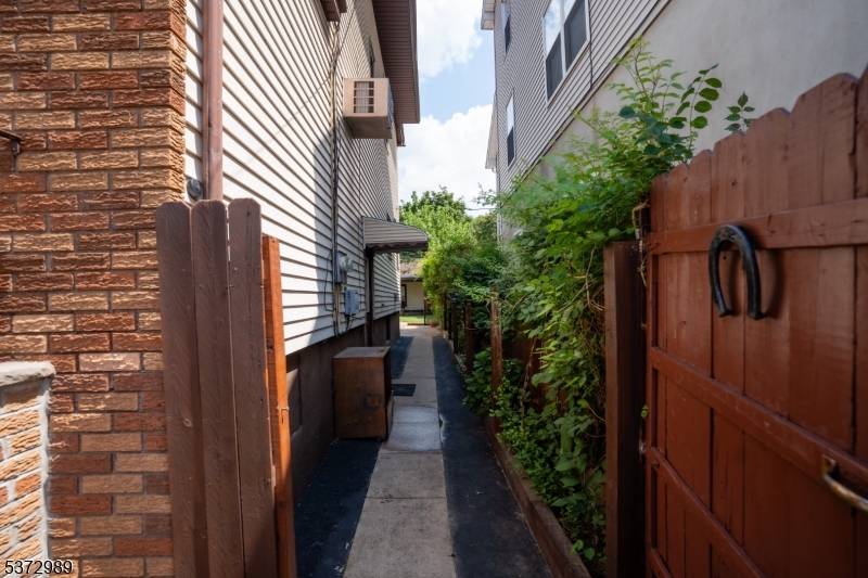 Lyndhurst Twp., NJ 07071,325 Valley Brook Ave