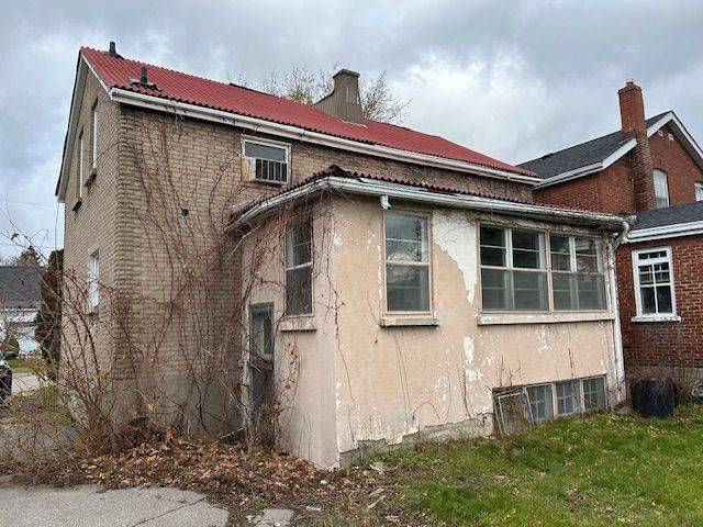 Oshawa, ON L1J 2H7,381 Pine AVE