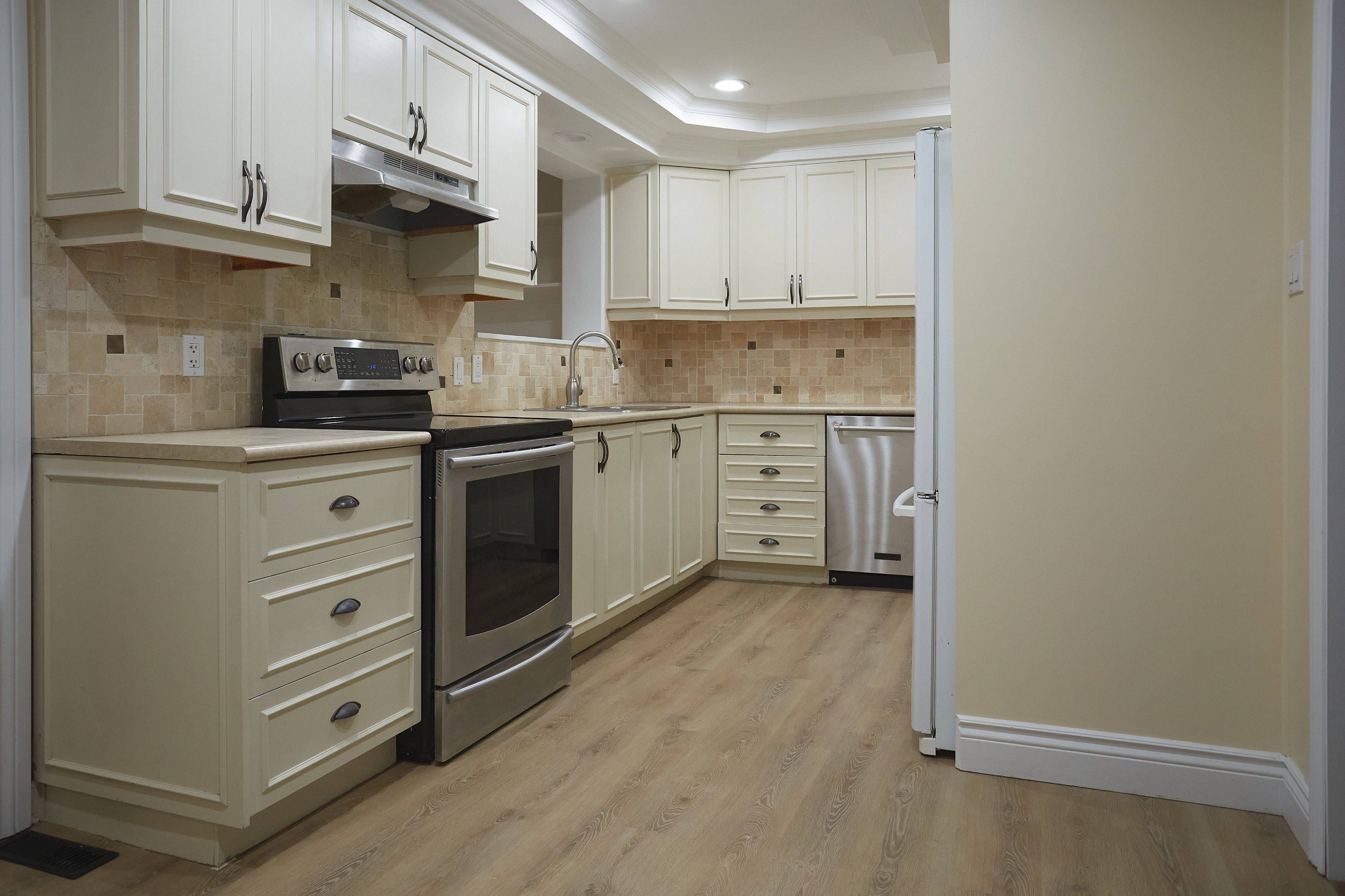 Barrie, ON L4M 2Y7,39 Daphne CRES