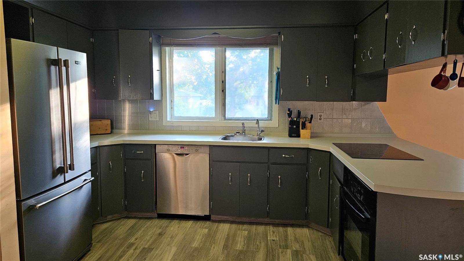 Regina, SK S4T 4X7,909 FORGET STREET