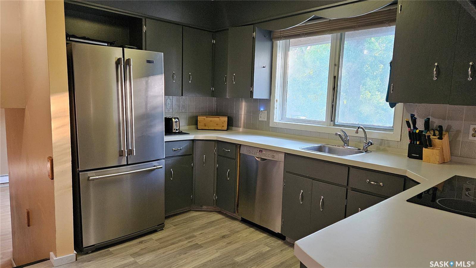 Regina, SK S4T 4X7,909 FORGET STREET