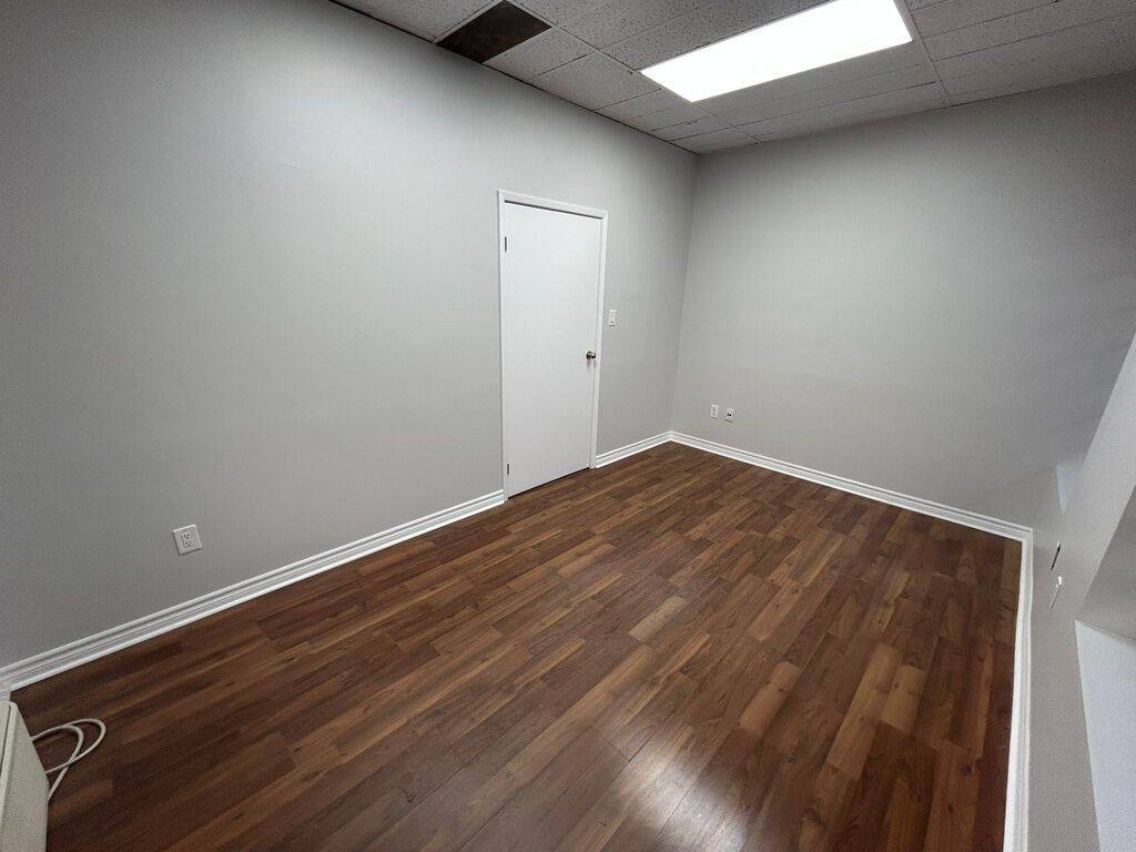 Mississauga, ON L4W 2M4,1585 Britannia RD E ## C1