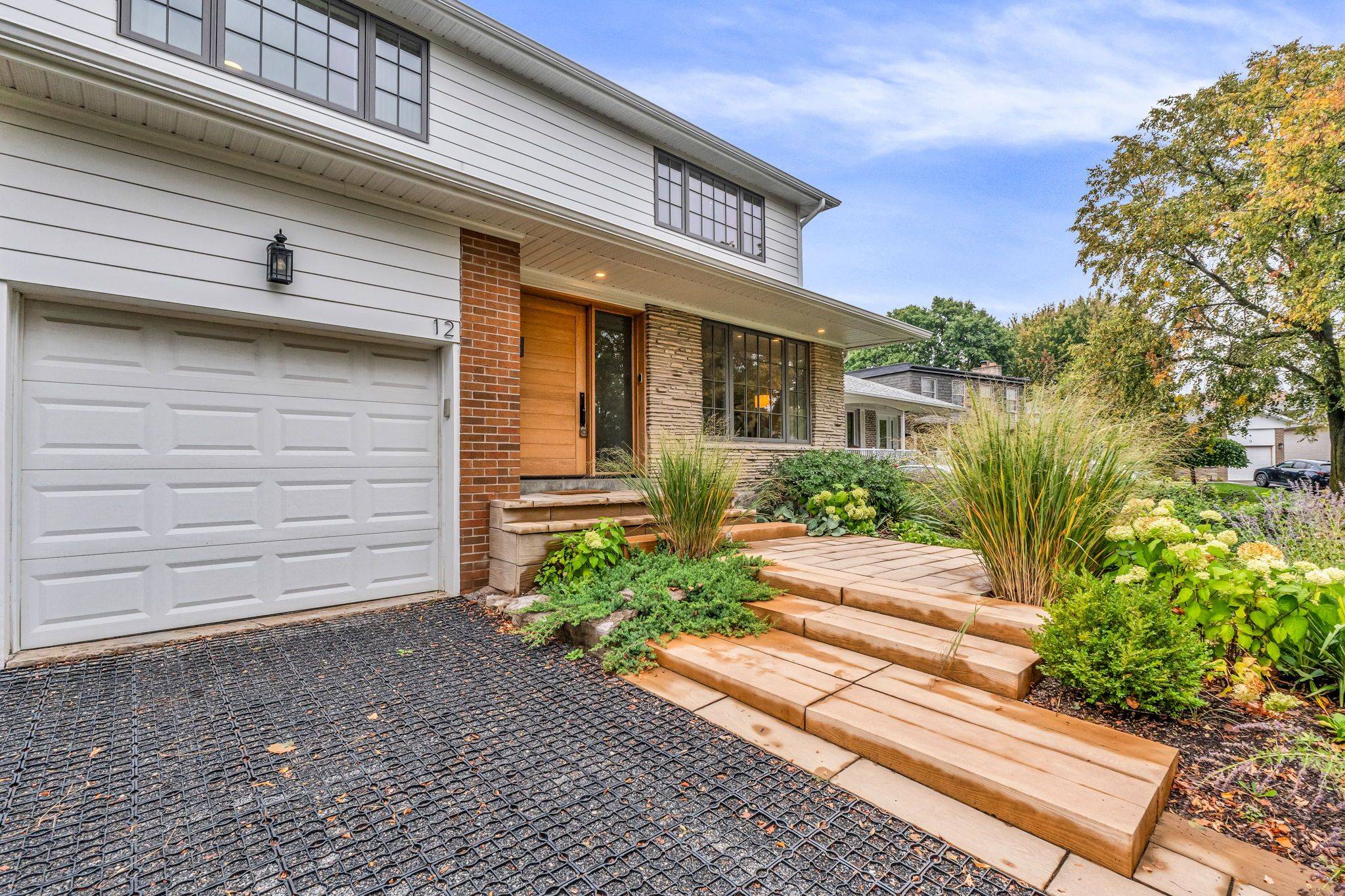 Toronto W08, ON M9C 4H2,12 Barvale CT