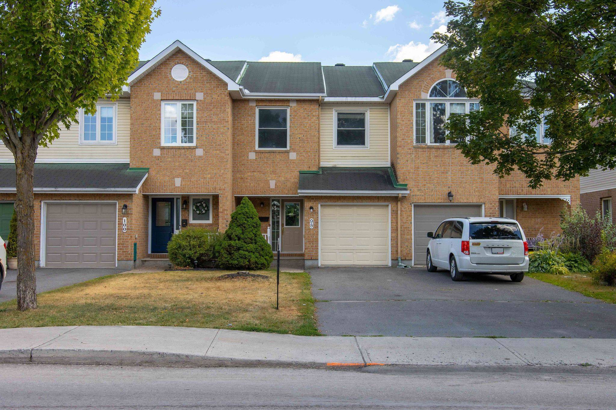 Kanata, ON K2M 2N3,98 Grassy Plains DR