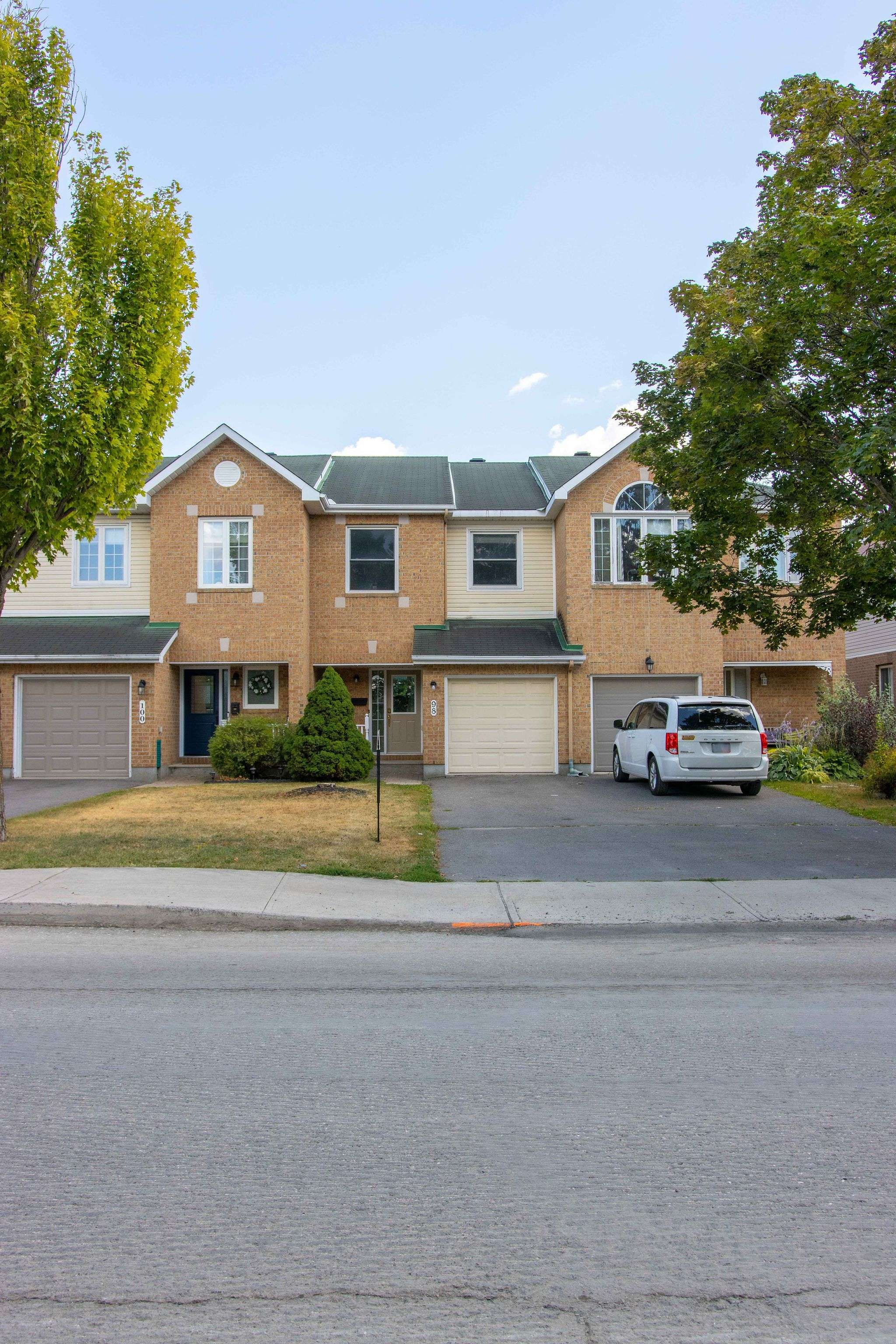 Kanata, ON K2M 2N3,98 Grassy Plains DR