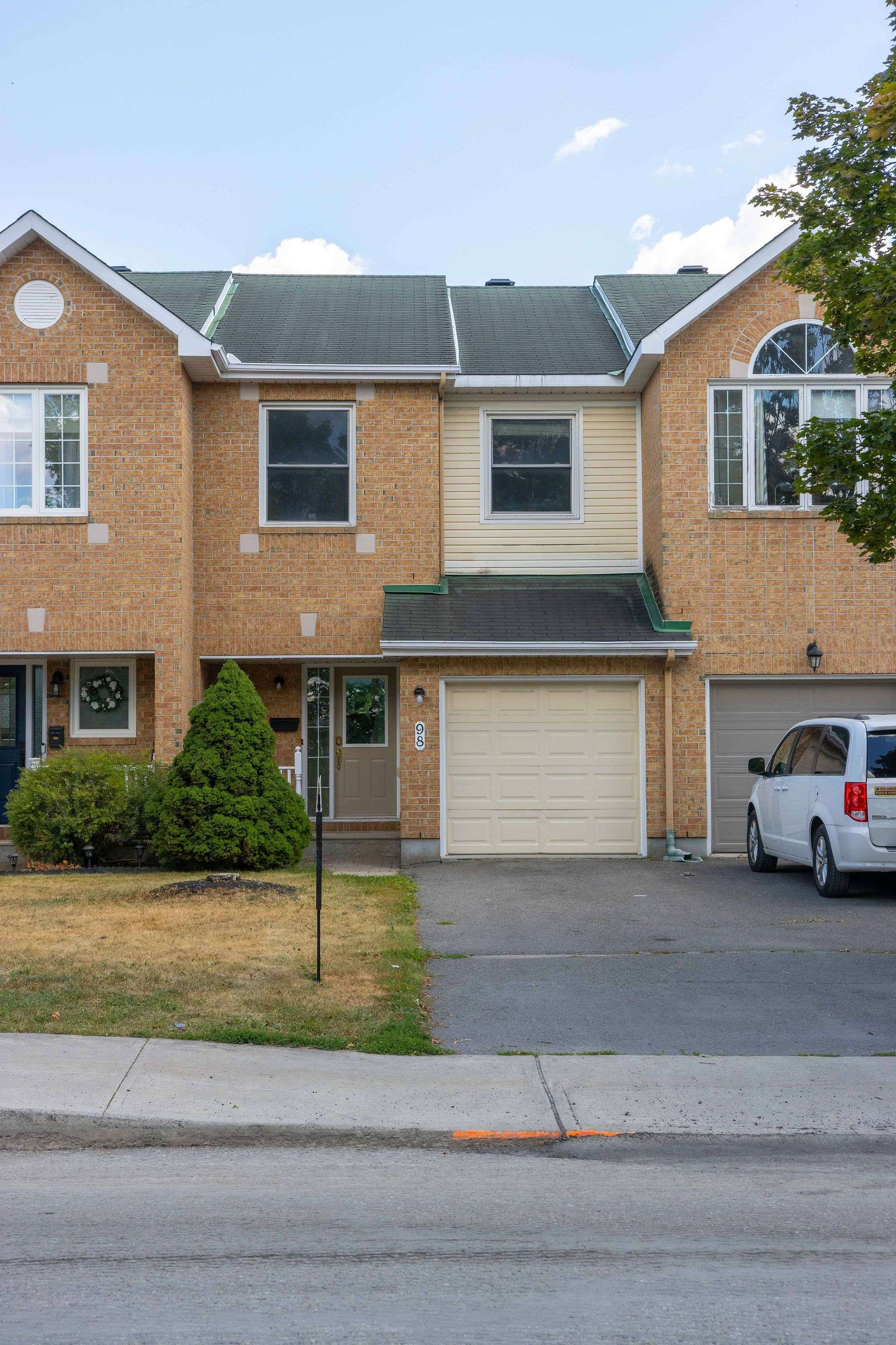 Kanata, ON K2M 2N3,98 Grassy Plains DR