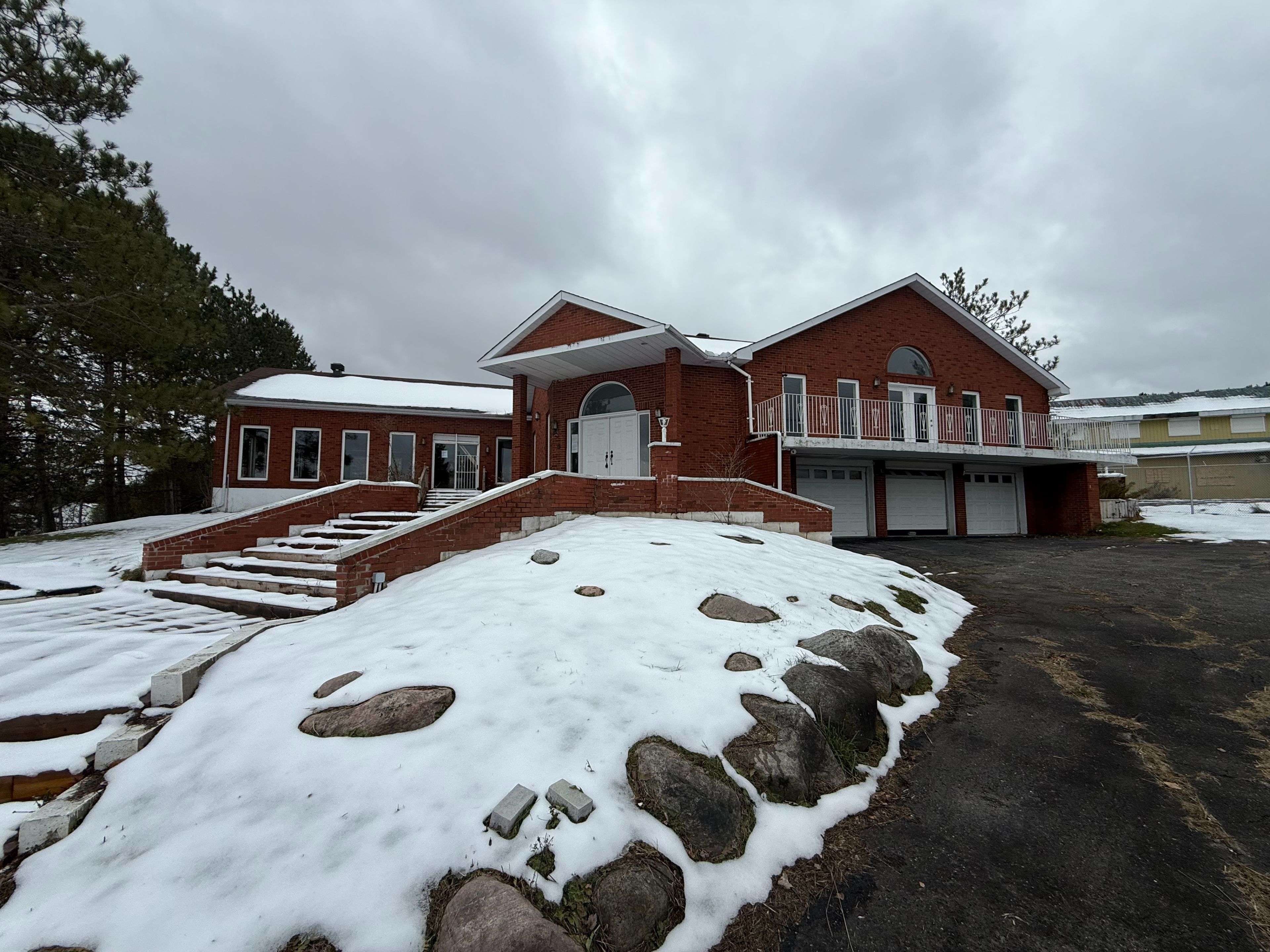 Orleans - Cumberland And Area, ON K4B 1J1,8411 RUSSELL RD