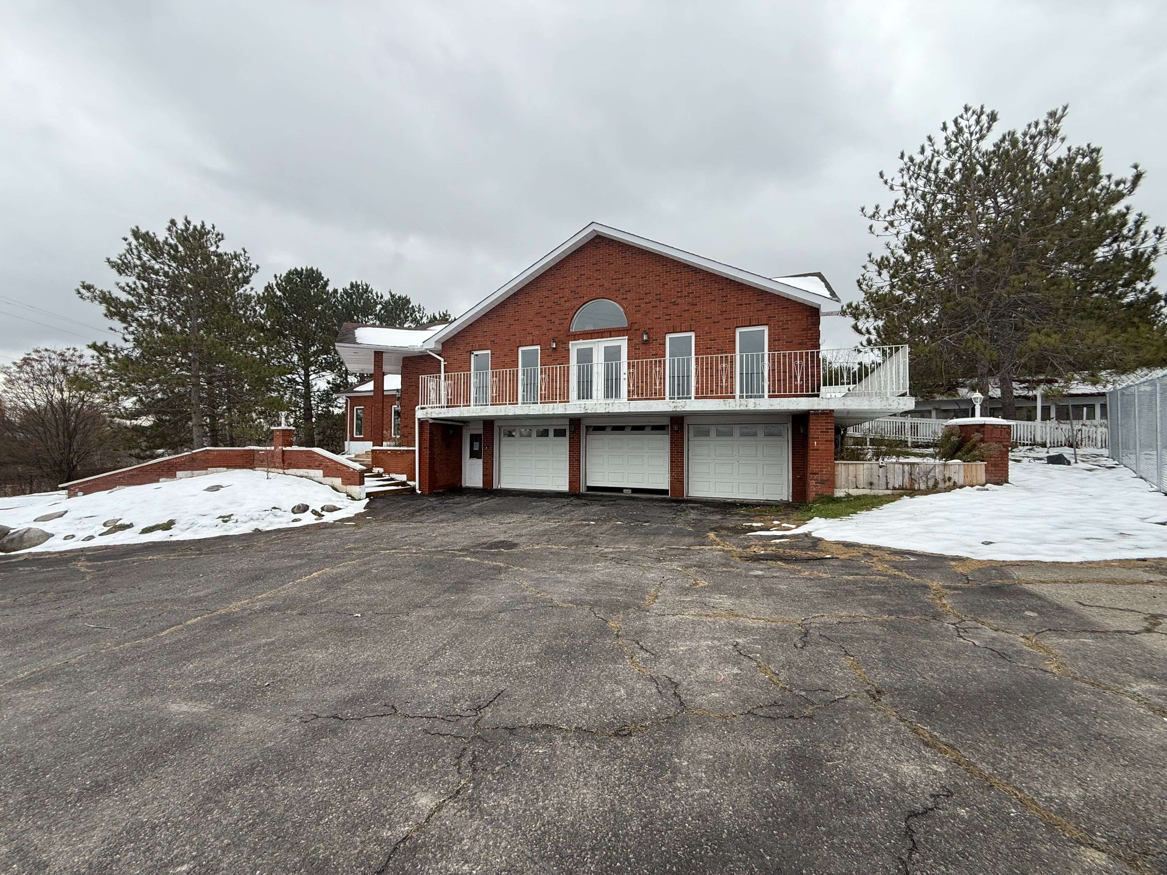 Orleans - Cumberland And Area, ON K4B 1J1,8411 RUSSELL RD